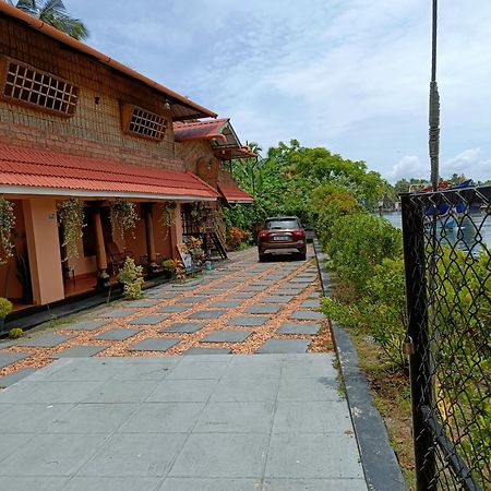 Canalview Private Cottage Azhikkal Ayiram Thengu Panmana Zewnętrze zdjęcie