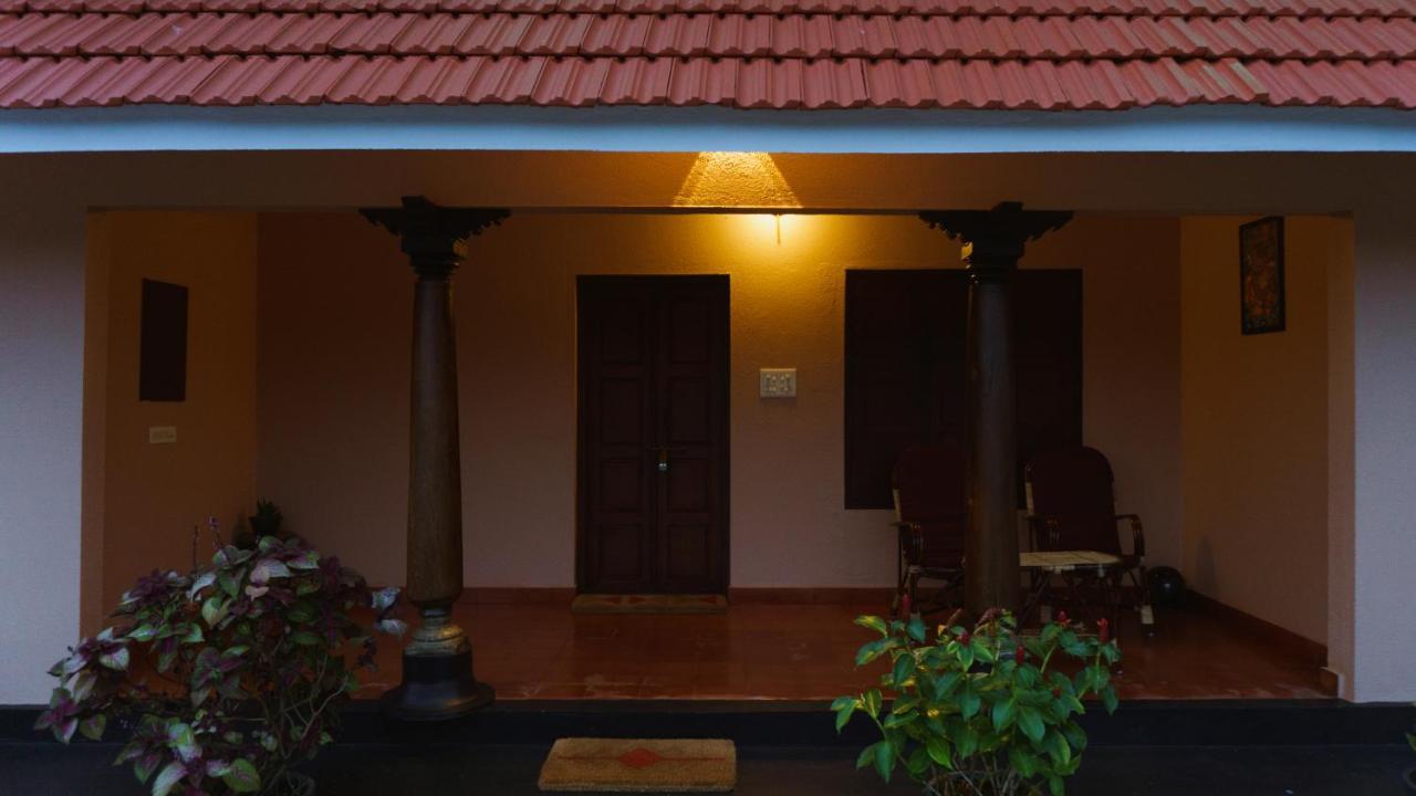 Canalview Private Cottage Azhikkal Ayiram Thengu Panmana Zewnętrze zdjęcie